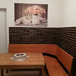 Gemuetliche Altbauwohnungen Mit Einzelzimmern Und Parkplatz Direkt Am Haus! Apartmán