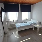 Gemuetliche Altbauwohnungen Mit Einzelzimmern Und Parkplatz Direkt Am Haus! Apartmán *