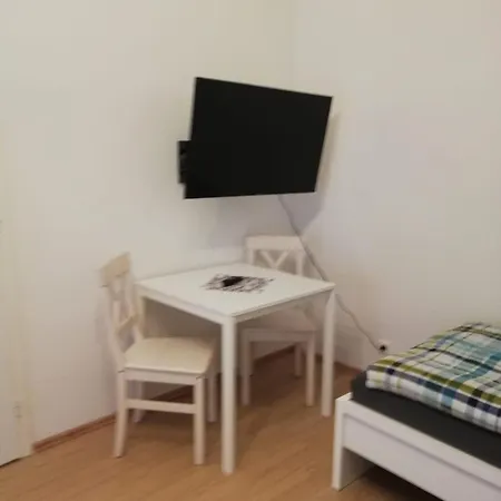 Gemuetliche Altbauwohnungen Mit Einzelzimmern Und Parkplatz Direkt Am Haus! 보훔