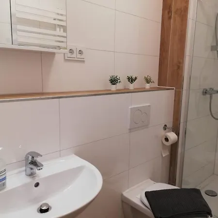 Gemuetliche Altbauwohnungen Mit Einzelzimmern Und Parkplatz Direkt Am Haus! 보훔