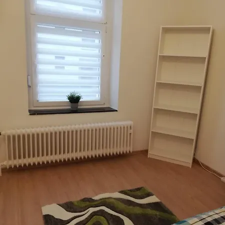 Gemuetliche Altbauwohnungen Mit Einzelzimmern Und Parkplatz Direkt Am Haus! 아파트 *