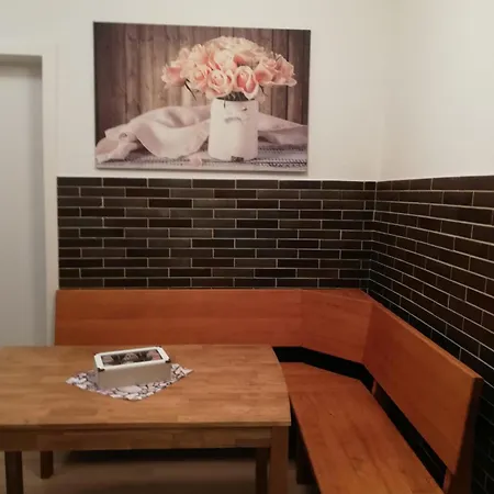 Gemuetliche Altbauwohnungen Mit Einzelzimmern Und Parkplatz Direkt Am Haus! Διαμέρισμα