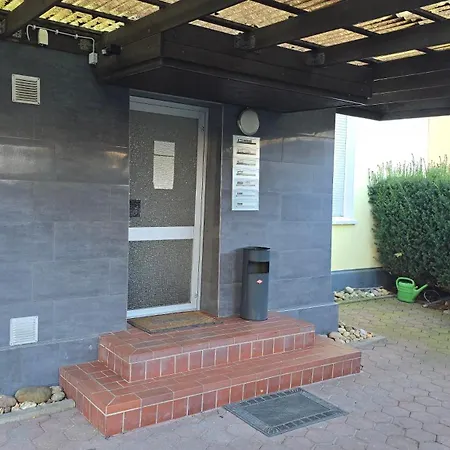 Gemuetliche Altbauwohnungen Mit Einzelzimmern Und Parkplatz Direkt Am Haus! Apartamento