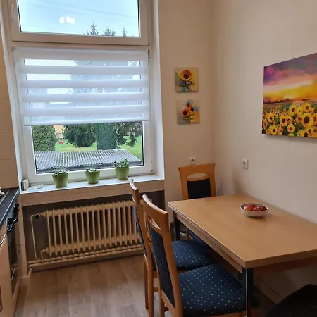 Gemuetliche Altbauwohnungen Mit Einzelzimmern Und Parkplatz Direkt Am Haus! 아파트 보훔