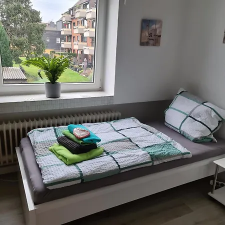 Lägenhet Gemuetliche Altbauwohnungen Mit Einzelzimmern Und Parkplatz Direkt Am Haus! *