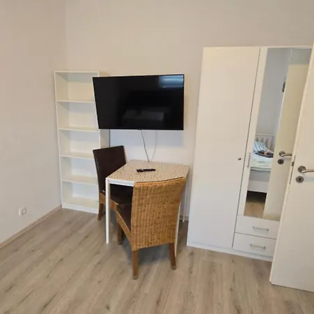 Gemuetliche Altbauwohnungen Mit Einzelzimmern Und Parkplatz Direkt Am Haus!