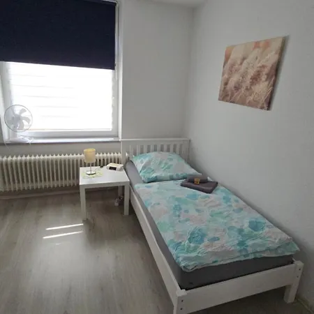 Gemuetliche Altbauwohnungen Mit Einzelzimmern Und Parkplatz Direkt Am Haus! *