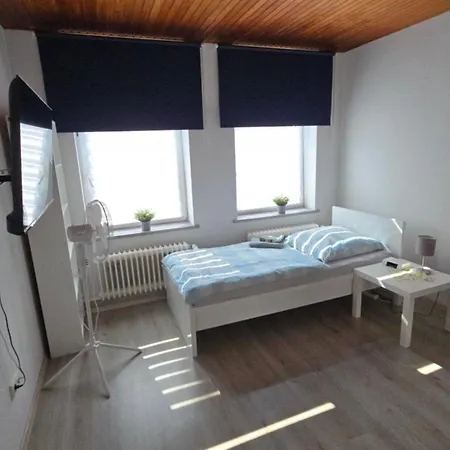 Gemuetliche Altbauwohnungen Mit Einzelzimmern Und Parkplatz Direkt Am Haus! 아파트 *