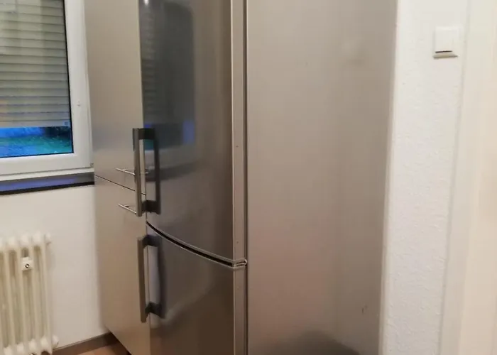 Gemuetliche Altbauwohnungen Mit Einzelzimmern Und Parkplatz Direkt Am Haus! Lägenhet