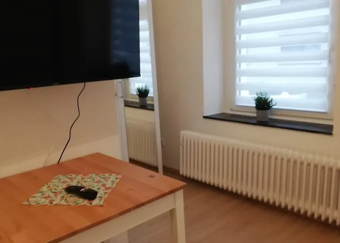 Gemuetliche Altbauwohnungen Mit Einzelzimmern Und Parkplatz Direkt Am Haus! *