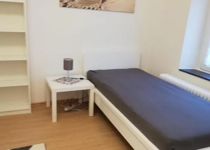 Gemuetliche Altbauwohnungen Mit Einzelzimmern Und Parkplatz Direkt Am Haus!