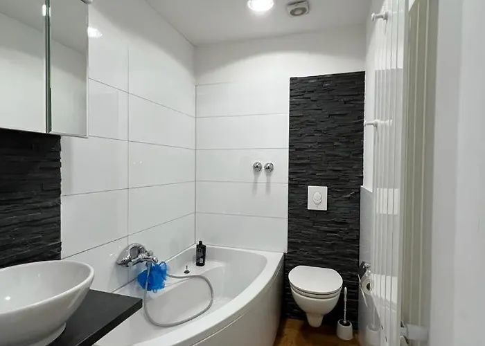 Gemuetliche Altbauwohnungen Mit Einzelzimmern Und Parkplatz Direkt Am Haus!