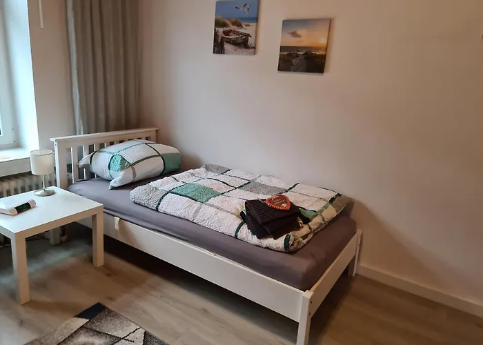 Lägenhet Gemuetliche Altbauwohnungen Mit Einzelzimmern Und Parkplatz Direkt Am Haus!