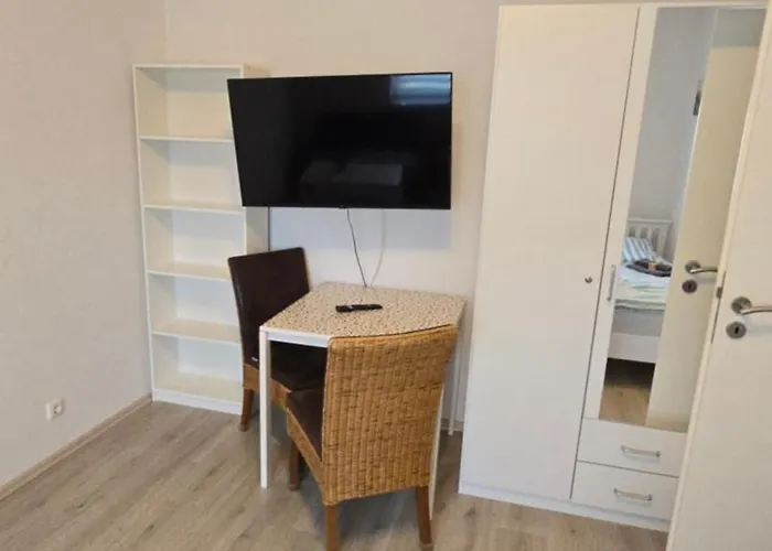 Gemuetliche Altbauwohnungen Mit Einzelzimmern Und Parkplatz Direkt Am Haus!