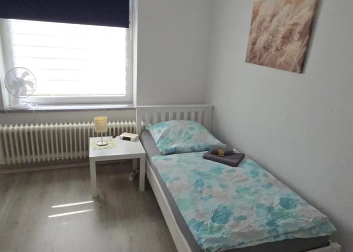 Gemuetliche Altbauwohnungen Mit Einzelzimmern Und Parkplatz Direkt Am Haus! *