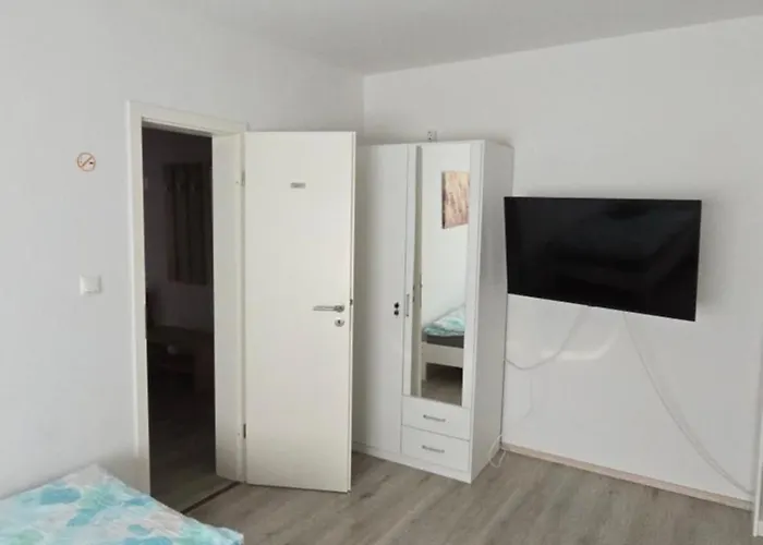 Lägenhet Gemuetliche Altbauwohnungen Mit Einzelzimmern Und Parkplatz Direkt Am Haus! *